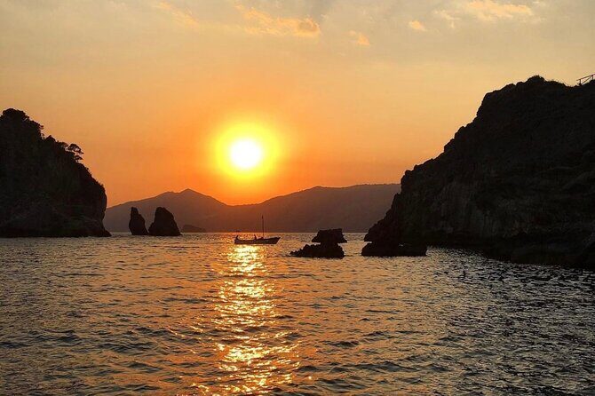 Private sunset boat tour on the Amalfi Coast and aperitif - Who this sunset boat tour suits best