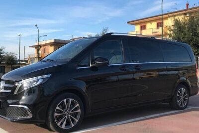 Private Transfer from the Airport to Amalfi Coast - Finding your driver at 8:00 am: the name banner advantage