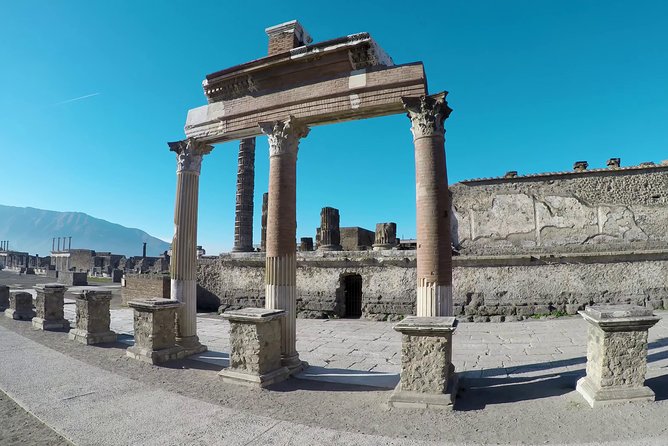 Private Transfer NAPLES to RAVELLO or vv (with Stop option in Pompeii) - On the road: live commentary that makes the drive feel shorter