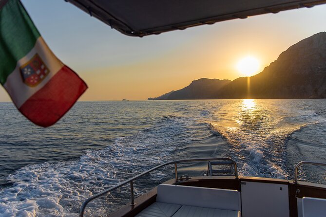 Small Group Tour in Positano by Boat at Sunset with Prosecco - Key things that make this sunset cruise work so well