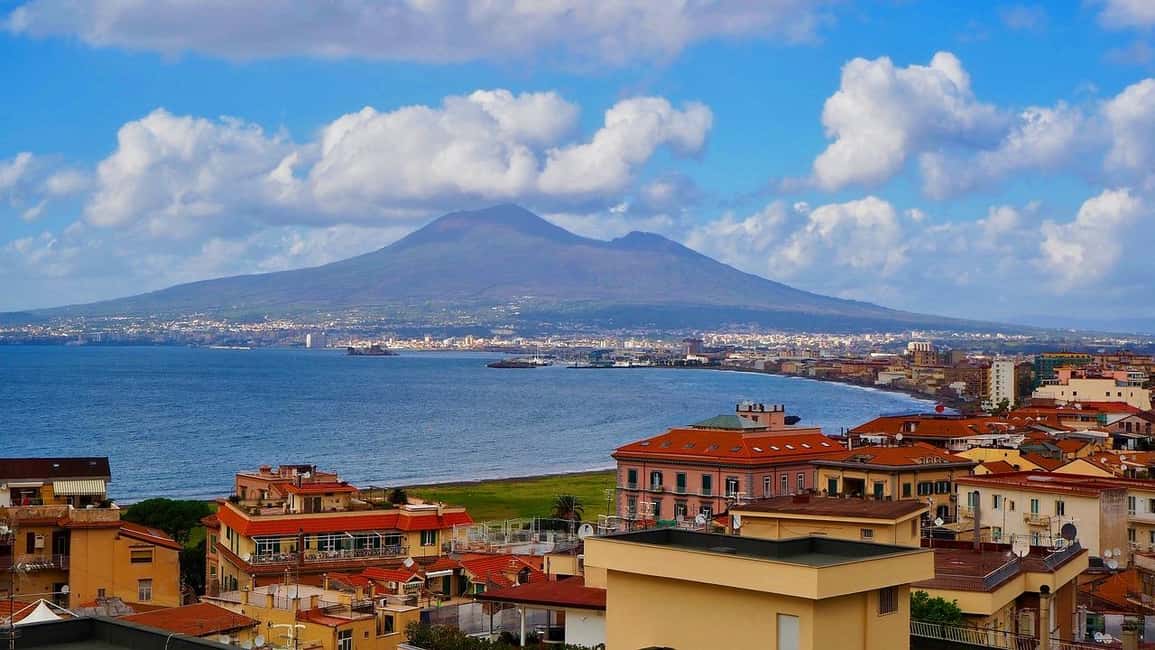 Sorrento, Positano and Amalfi - with optional boat ride - Positano’s Cliffside Style and Beach-Time Reality (About 1 Hour)