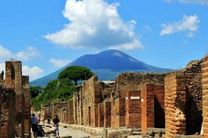 Sorrento Positano and Pompeii - Positano: One Hour of Cliff-Town Atmosphere and Free Wandering