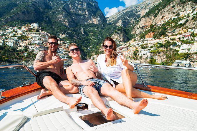 Sorrento: Private boat tour Capri&Positano - Raffaelli Shamal 40 - The Amalfi Coast leg: Li Galli Islands water time