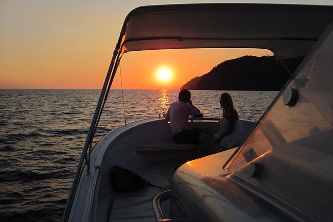 Sunset boat tour of the Amalfi Coast - How the 6:30 pm timing makes this cruise feel like real magic