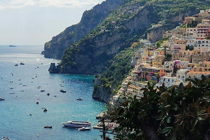 TOUR : EXCLUSIVE AMALFI COAST : Positano Sorrento Pompeii - Naples-to-Three-Stops Logistics: the day runs on a schedule
