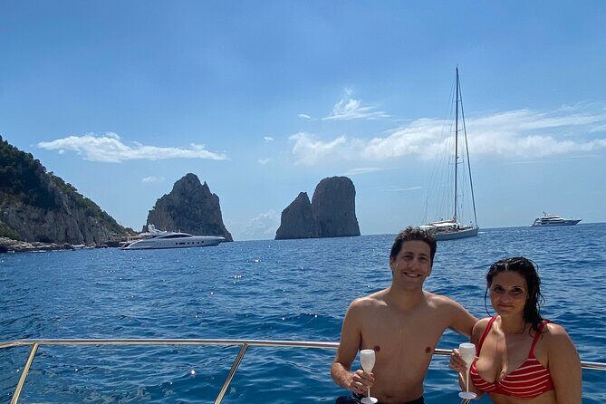Tour Privato di Capri&Positano in Barca - Faraglioni and the Faraglione di Mezzo opening: the signature photo moment