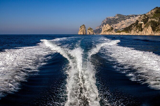 Tour Privato di Capri&Positano in Barca - Grotta Verde and White Grotta: color from the sun, texture from the waves
