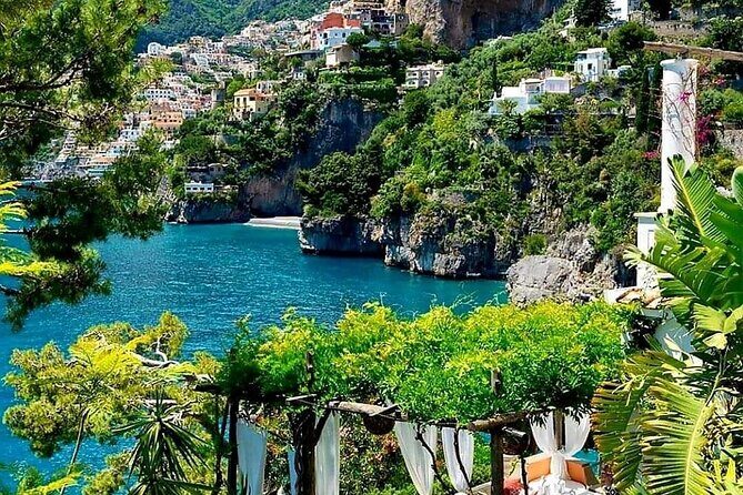 Transfer from Naples to Positano with a stop at Pompeii or Positano to Naples - Luxury vehicle details that make the whole day easier