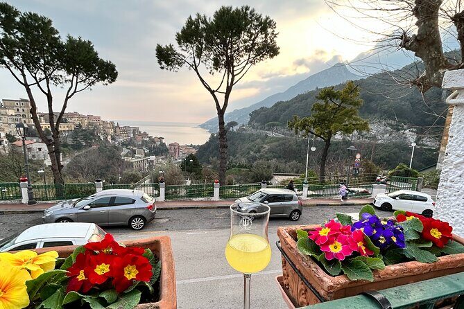 Walking Tour Vietri Sul Mare: ceramics town on the Amalfi Coast - Duomo di San Giovanni Battista: the short stop that sets your eyes